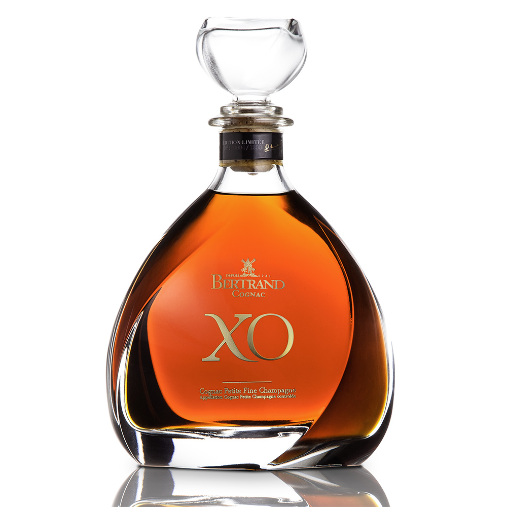 Cognac xo цена. Коньяк Бертран Хо. Коньяк Бертранд XO. Французский коньяк Иксо. Когнак коньяк Хо.